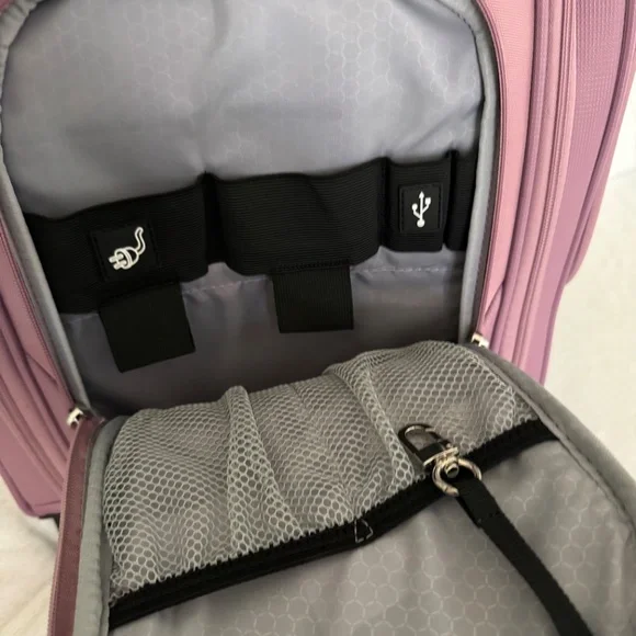 Travelpro Maxlite 5 Rolling Undersesat Carry-On - Picture 6 of 12
